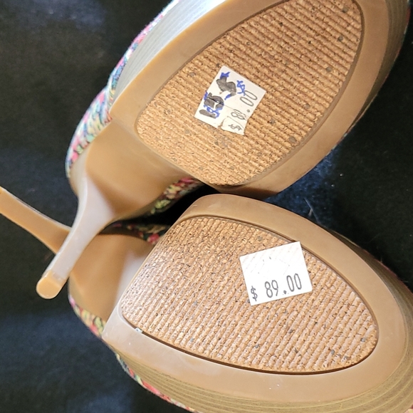 Jessica Simpson platform heels. Sz. 6.5 - Picture 5 of 6